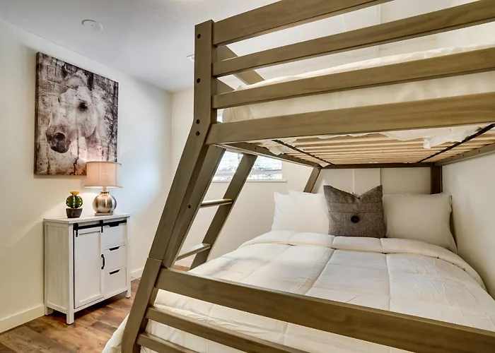 Apartment 3 Mi To Lovers Knoll Peaceful Gem With Patio *